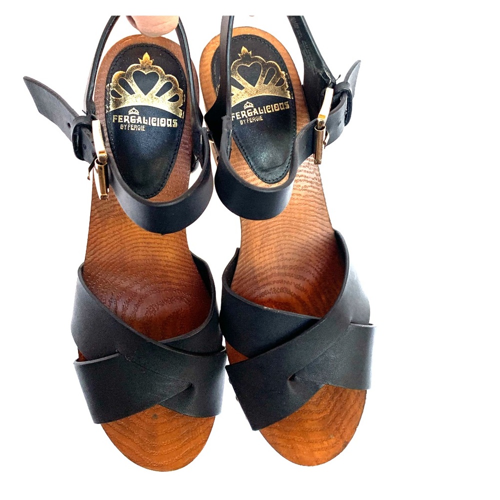 LIKE NEW FERGALICIOUS WOMENS SANDAL